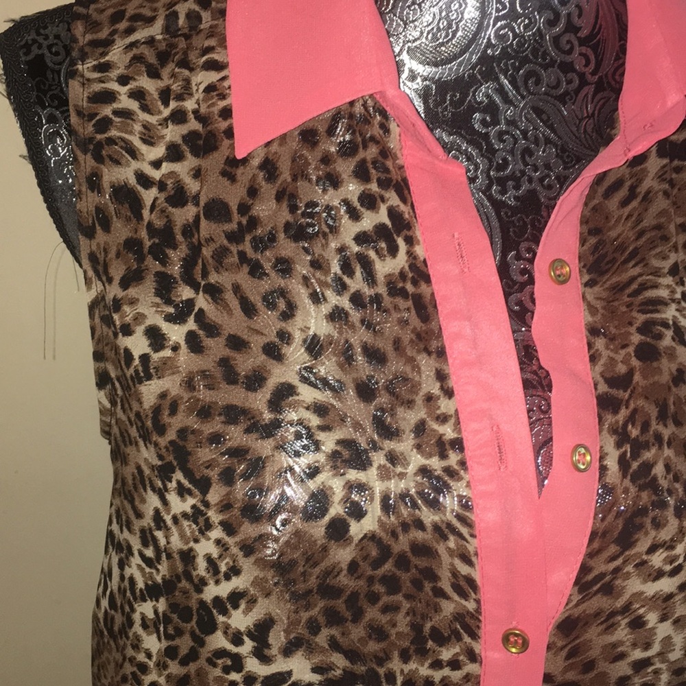 Sheer leopard top - Picture 2 of 5